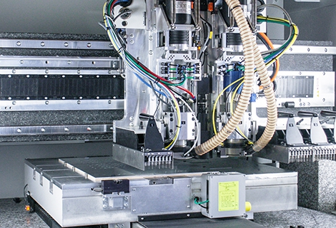 Hochleistungsbohrspindeln im LENZ CNC-Bohrautomat